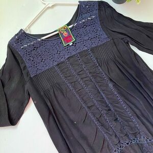 Johnny Was black/blue embroidered tunic sz S